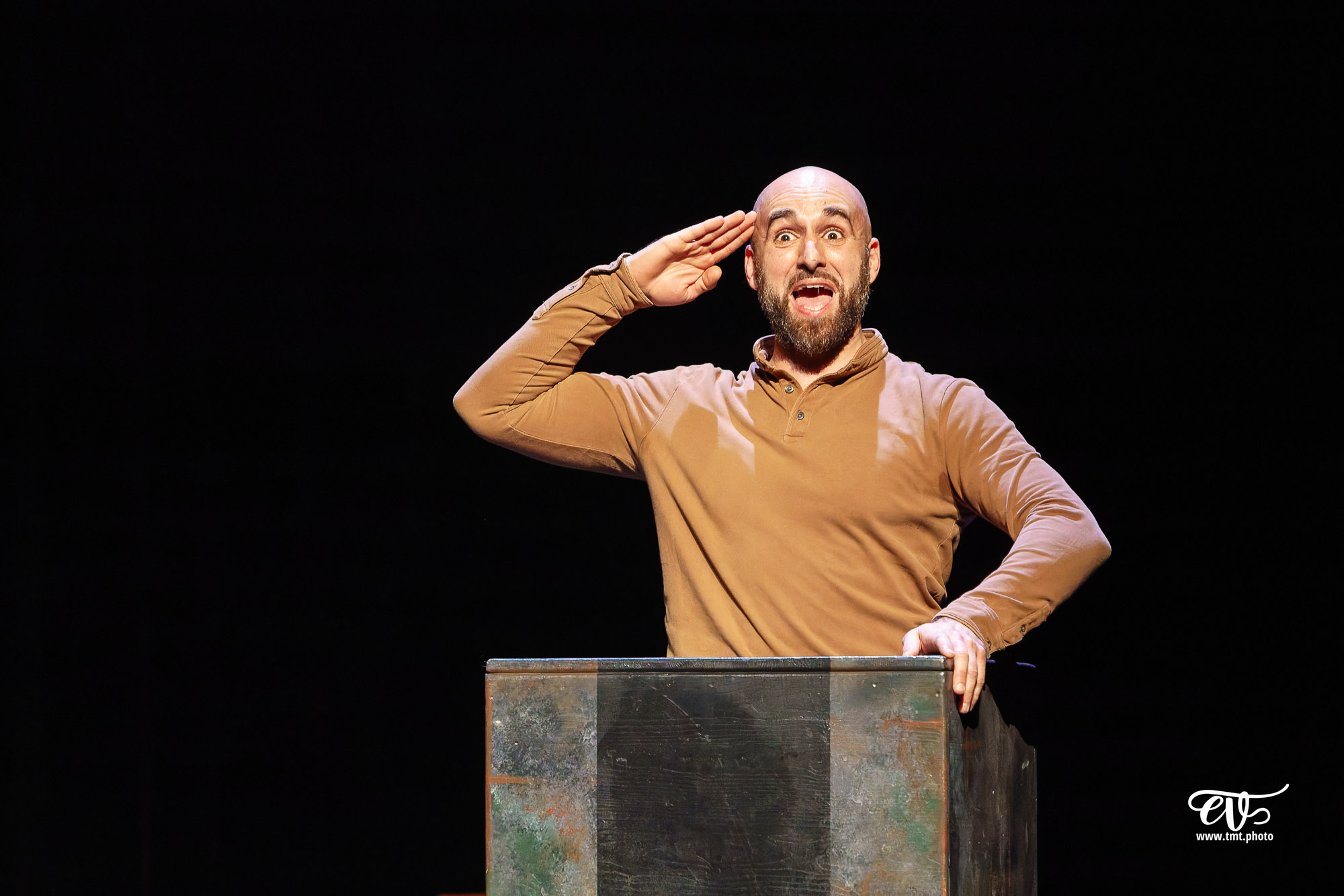 FEMME NON RÉ-ÉDUCABLE (CHOUETTE COMPAGNIE)